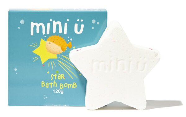 Bath Bomb ster met regenboog effect Kinder badbruisbal in stervorm Magische bruisbal met verzorgende ingrediënten Stervormige bath bomb in bad met kleurrijk water